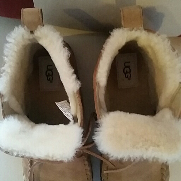 Cozy Ugg Boots - Picture 3 of 6